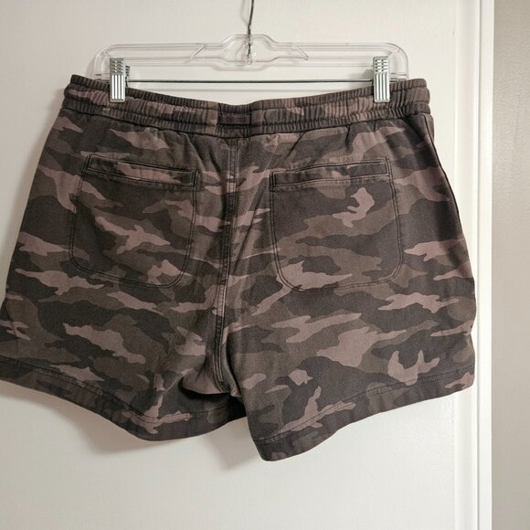Athleta Camo Farallon Short - Size 10T - Picture 3 of 6